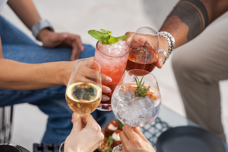 Brindis con cócteles en Nusa Dua